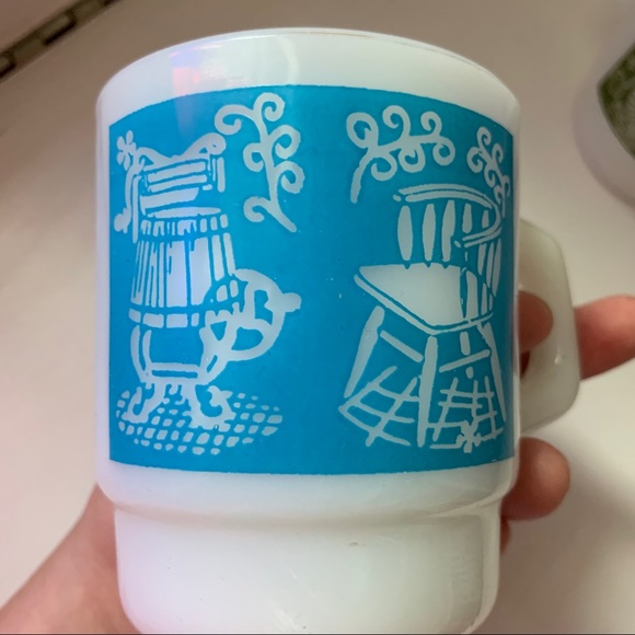 Pair of Fire King stacking milk glass D-handle mugs - Picture 4 of 8